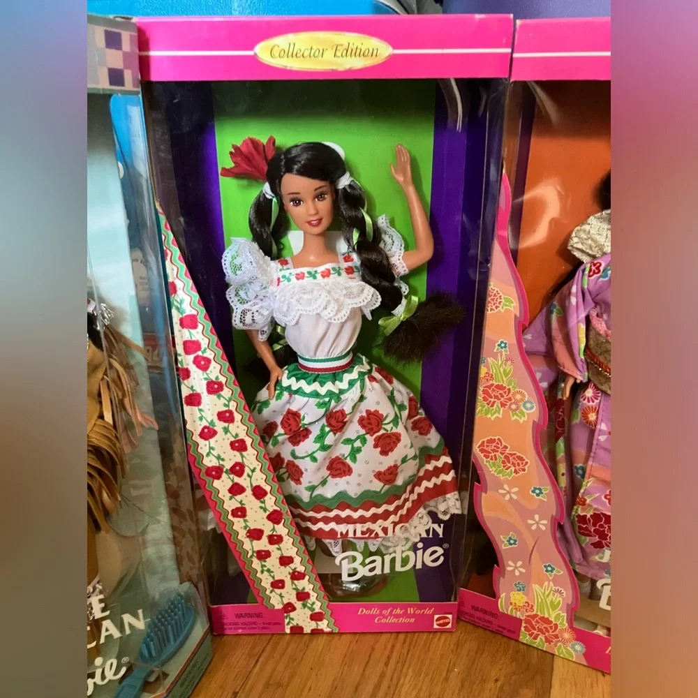 Barbie collector dolls in the boxes Around the World - Picture 10 of 10